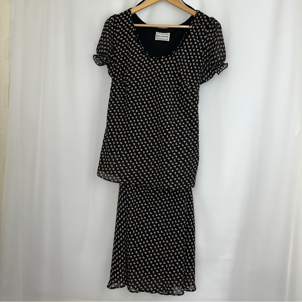 Women’s Karin Stevens Skirt and Top Set Size 12